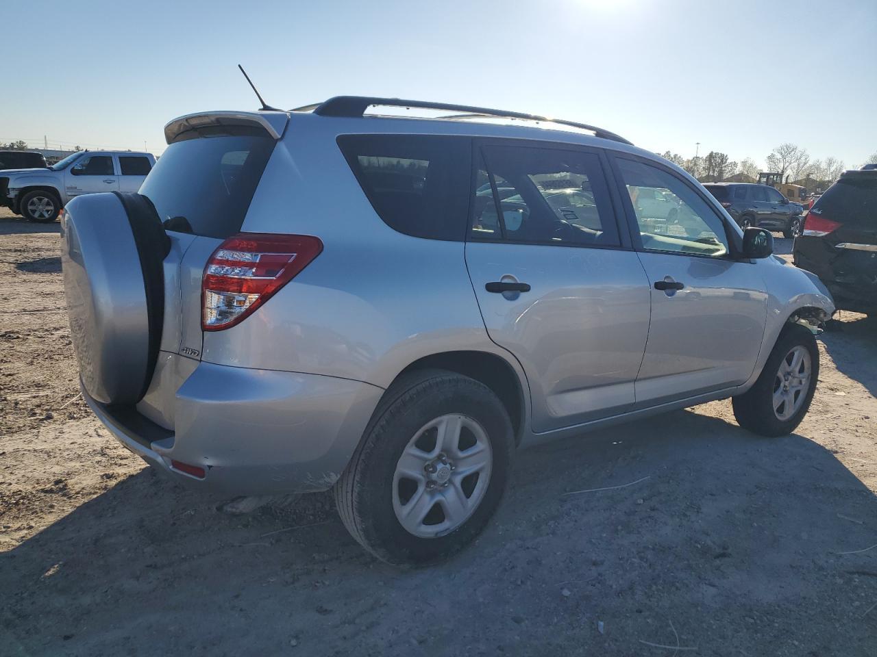 2011 TOYOTA RAV4 - Image 3