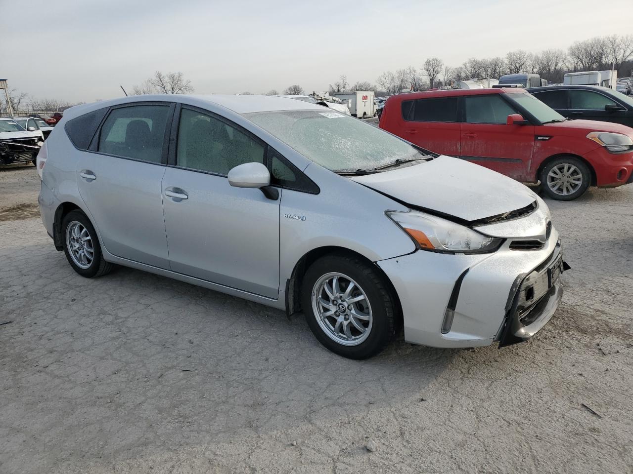 2016 TOYOTA PRIUS V - Image 4