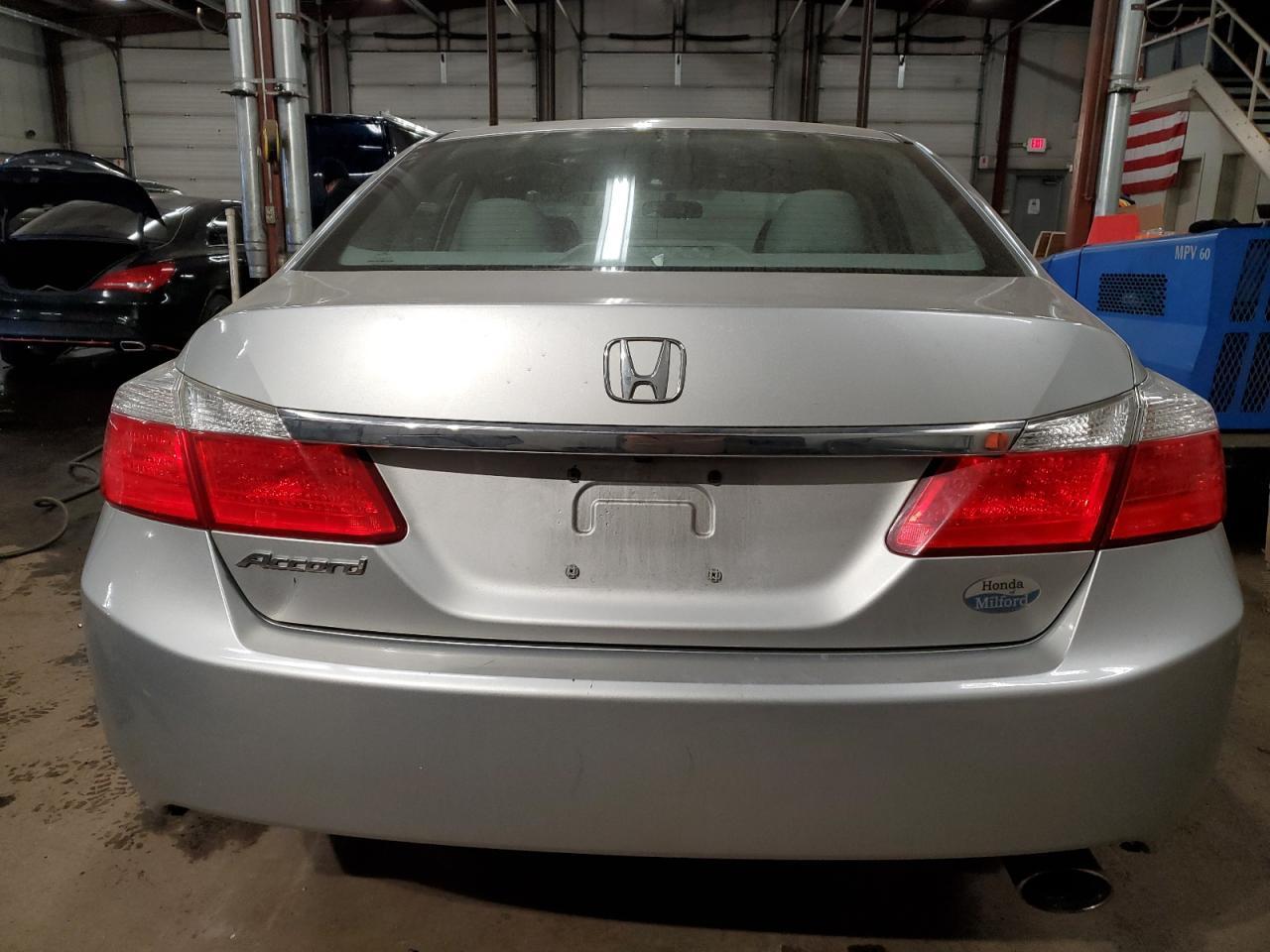 2014 HONDA ACCORD LX - Фото 6