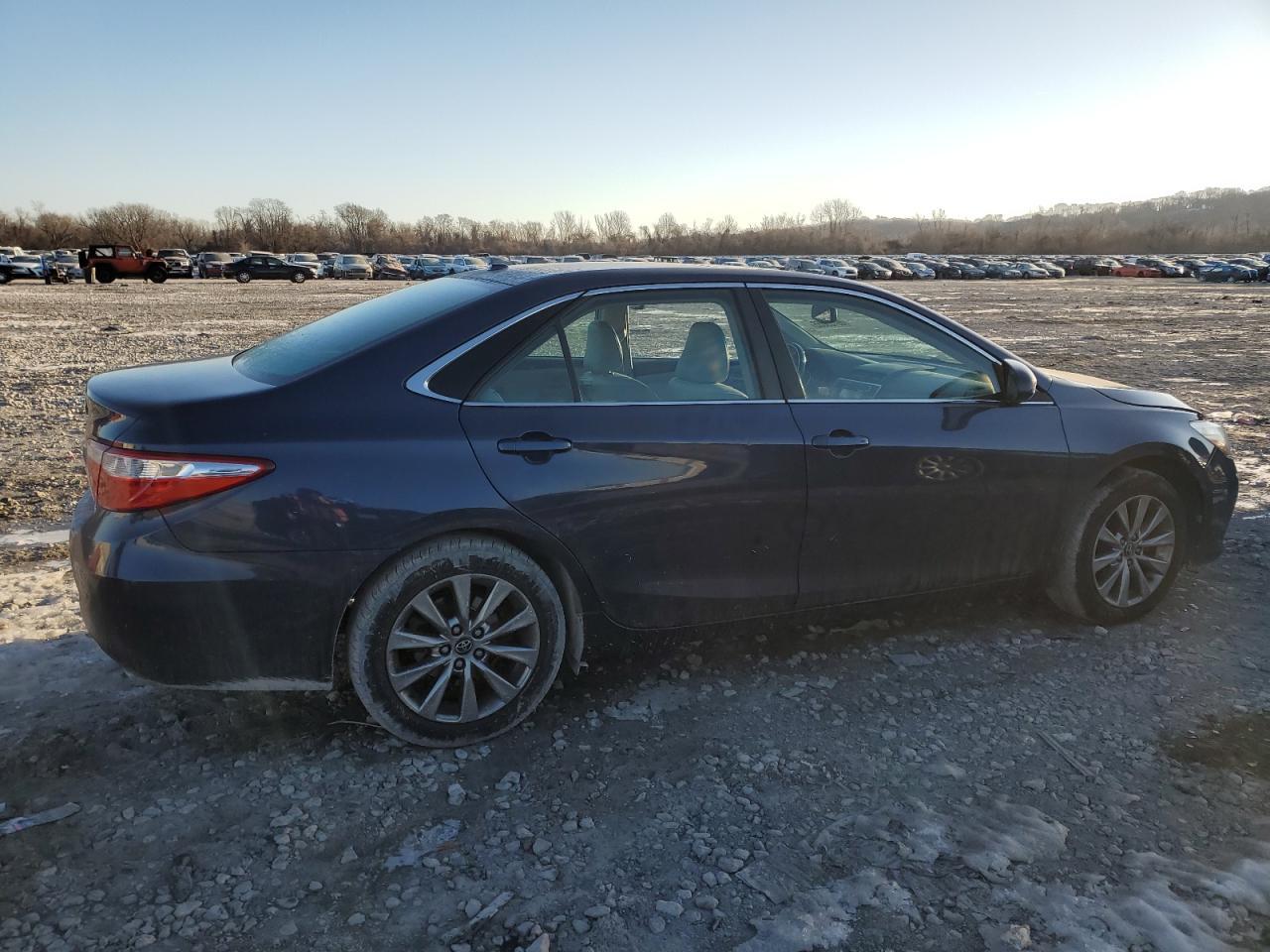 2016 TOYOTA CAMRY LE - Image 3