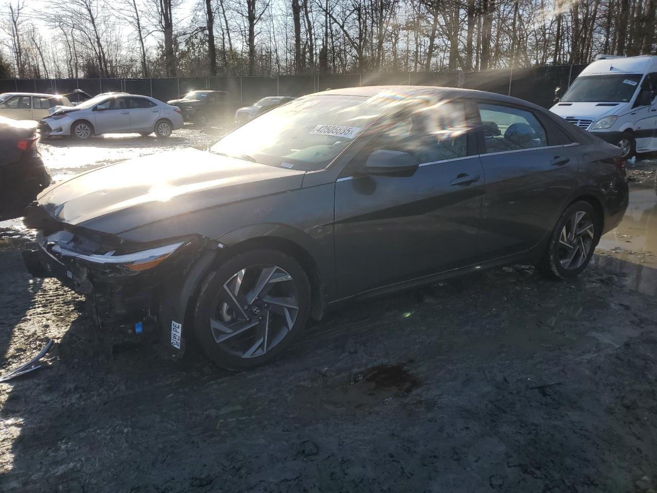 2024 HYUNDAI ELANTRA SE