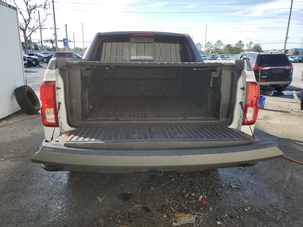 2017 CHEVROLET SILVERADO - Image 6