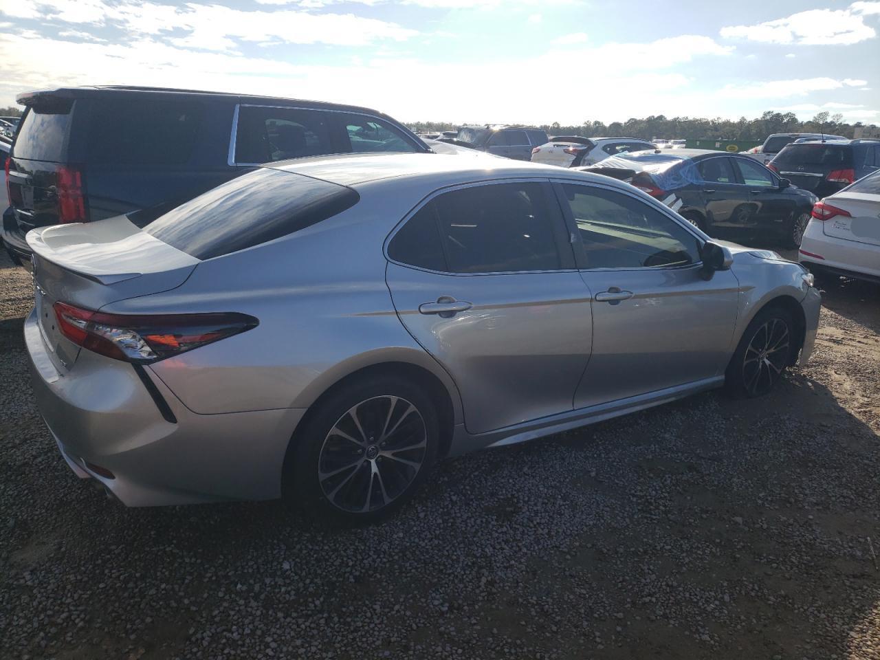 2018 TOYOTA CAMRY L - Фото 3