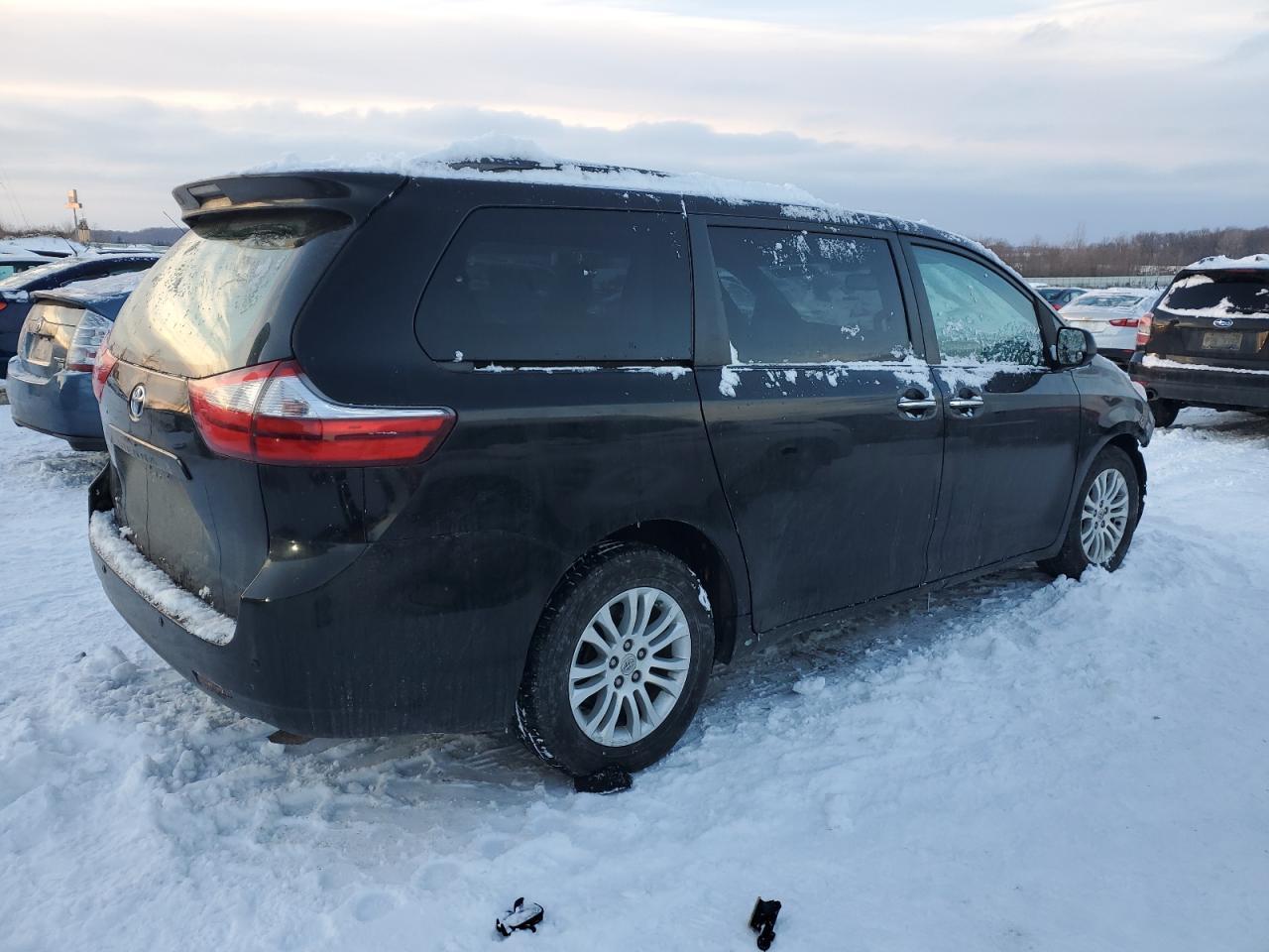 2015 TOYOTA SIENNA XLE - Фото 3