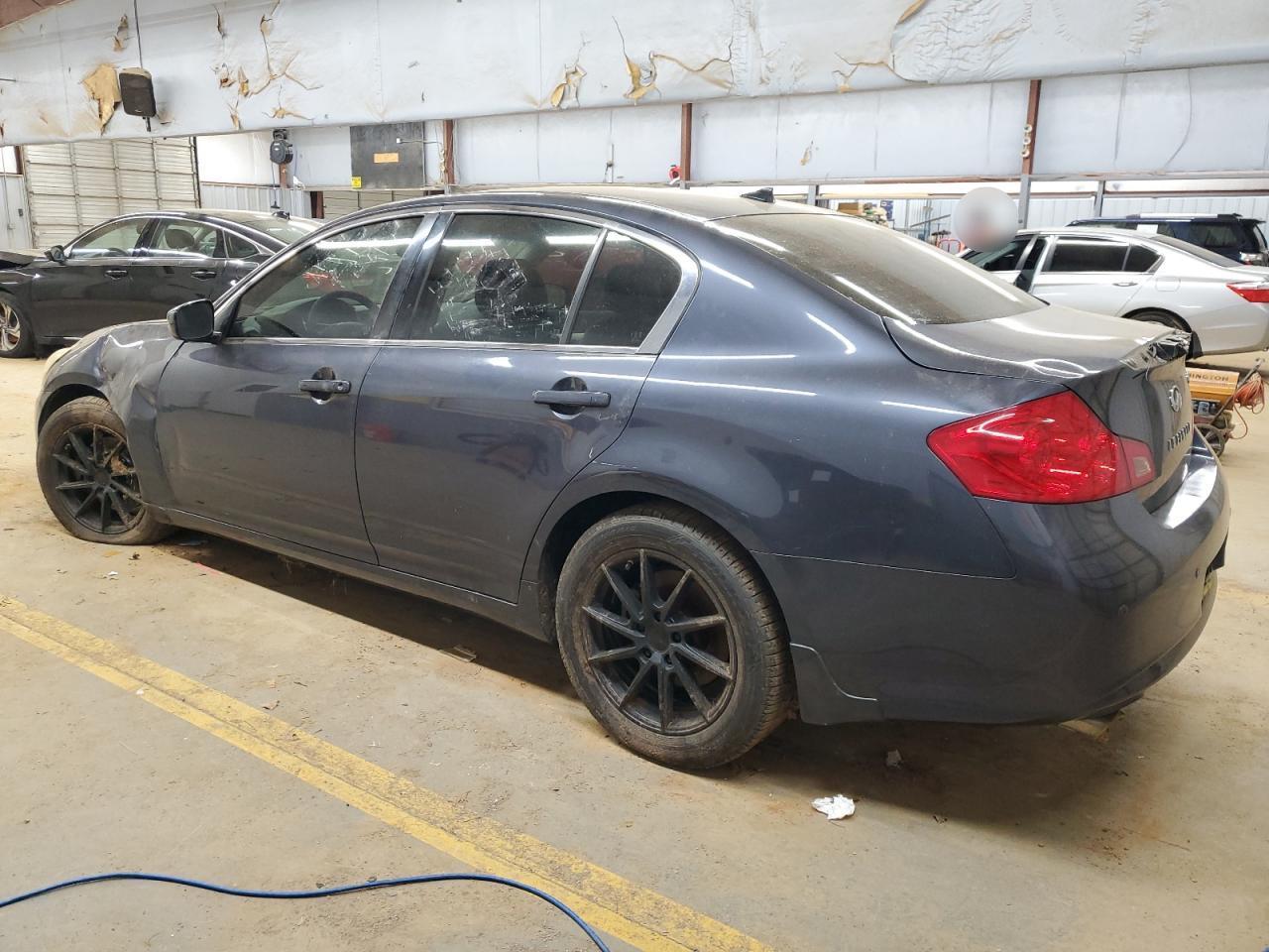 2011 INFINITI G37 - Image 2