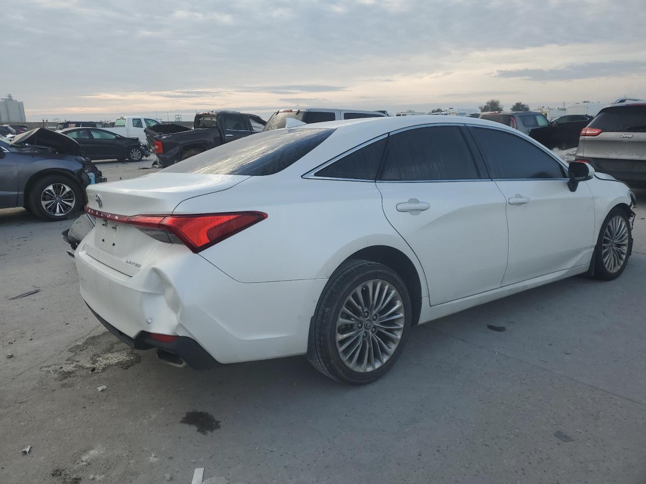 2019 TOYOTA AVALON XLE - Image 3