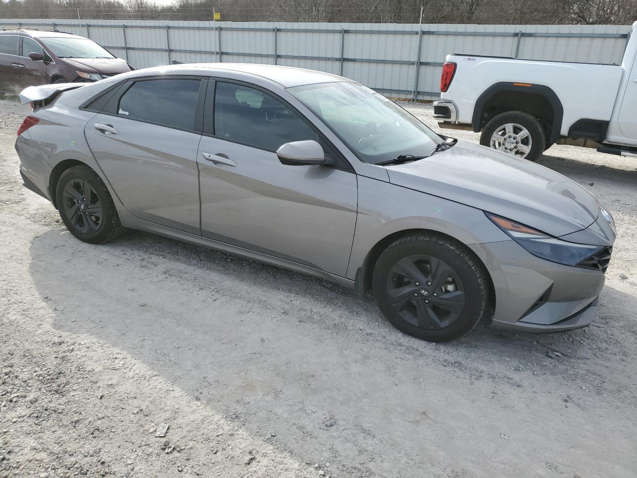 2022 HYUNDAI ELANTRA SE - Фото 4