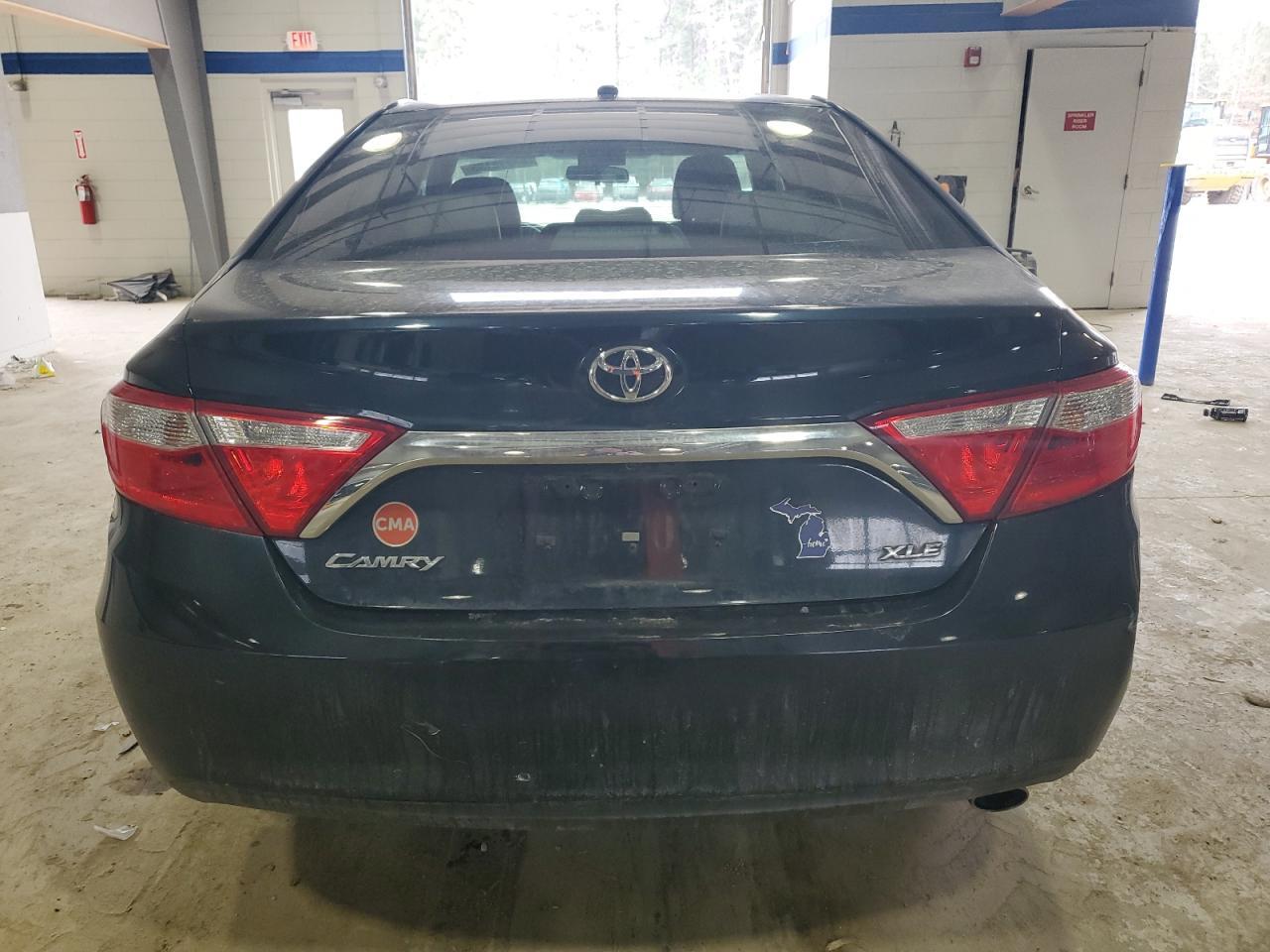 2016 TOYOTA CAMRY LE - Фото 6