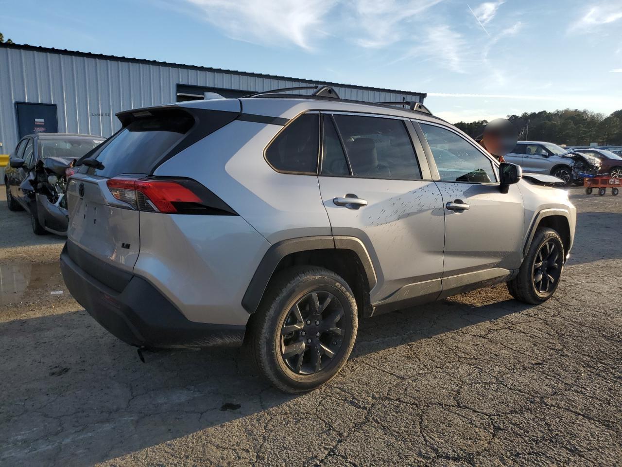 2021 TOYOTA RAV4 LE - Фото 3