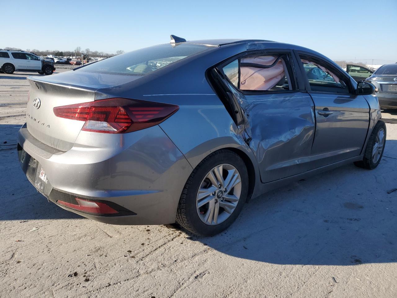 2019 HYUNDAI ELANTRA SE - Фото 3