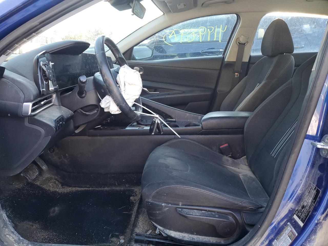 2023 HYUNDAI ELANTRA SE - Image 7