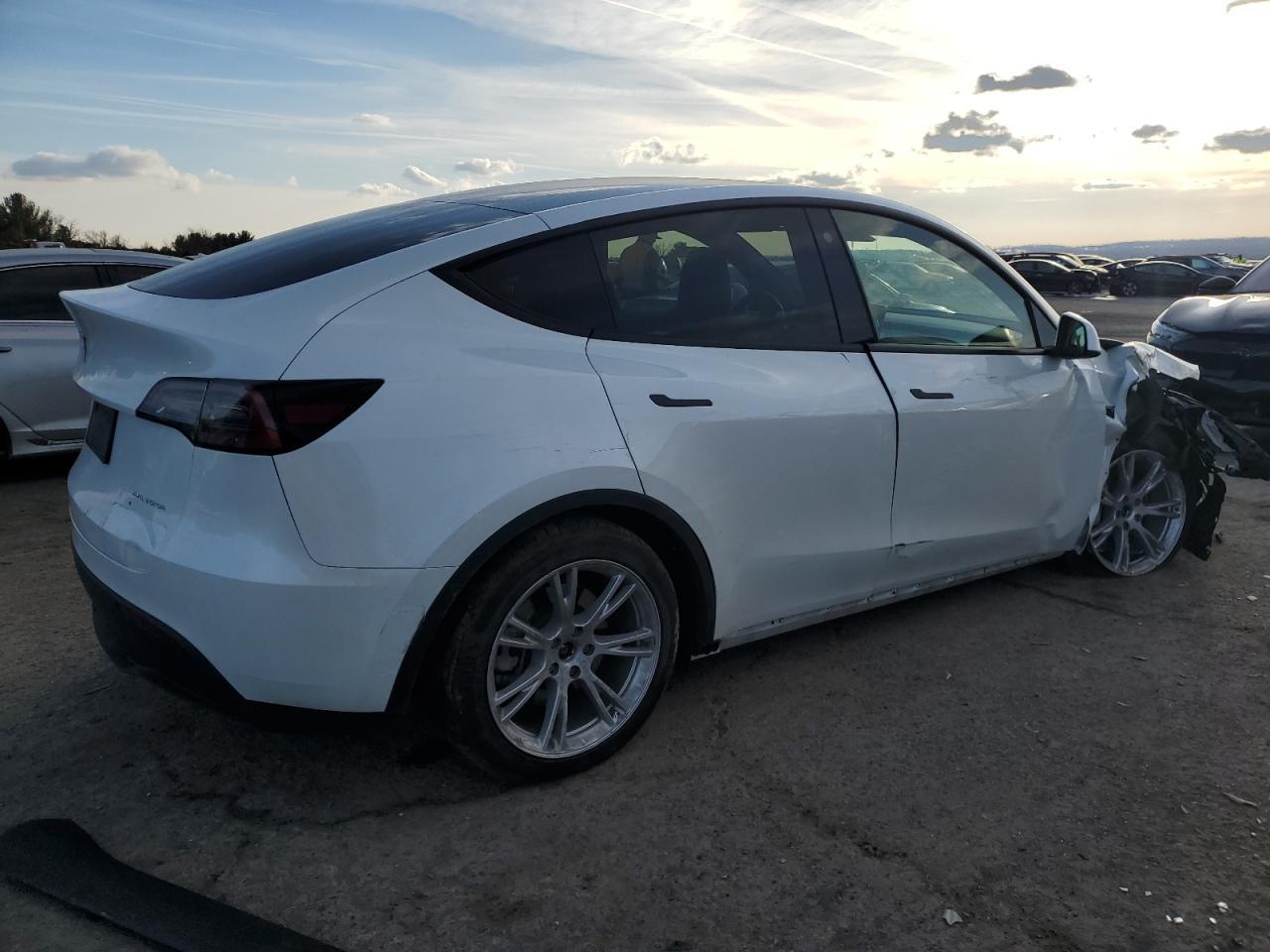 2023 TESLA MODEL Y - Фото 3