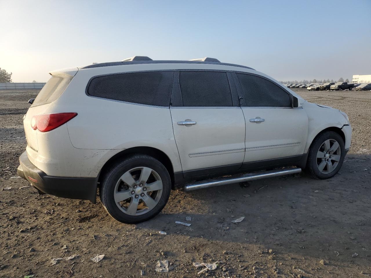 2011 CHEVROLET TRAVERSE L - Image 3