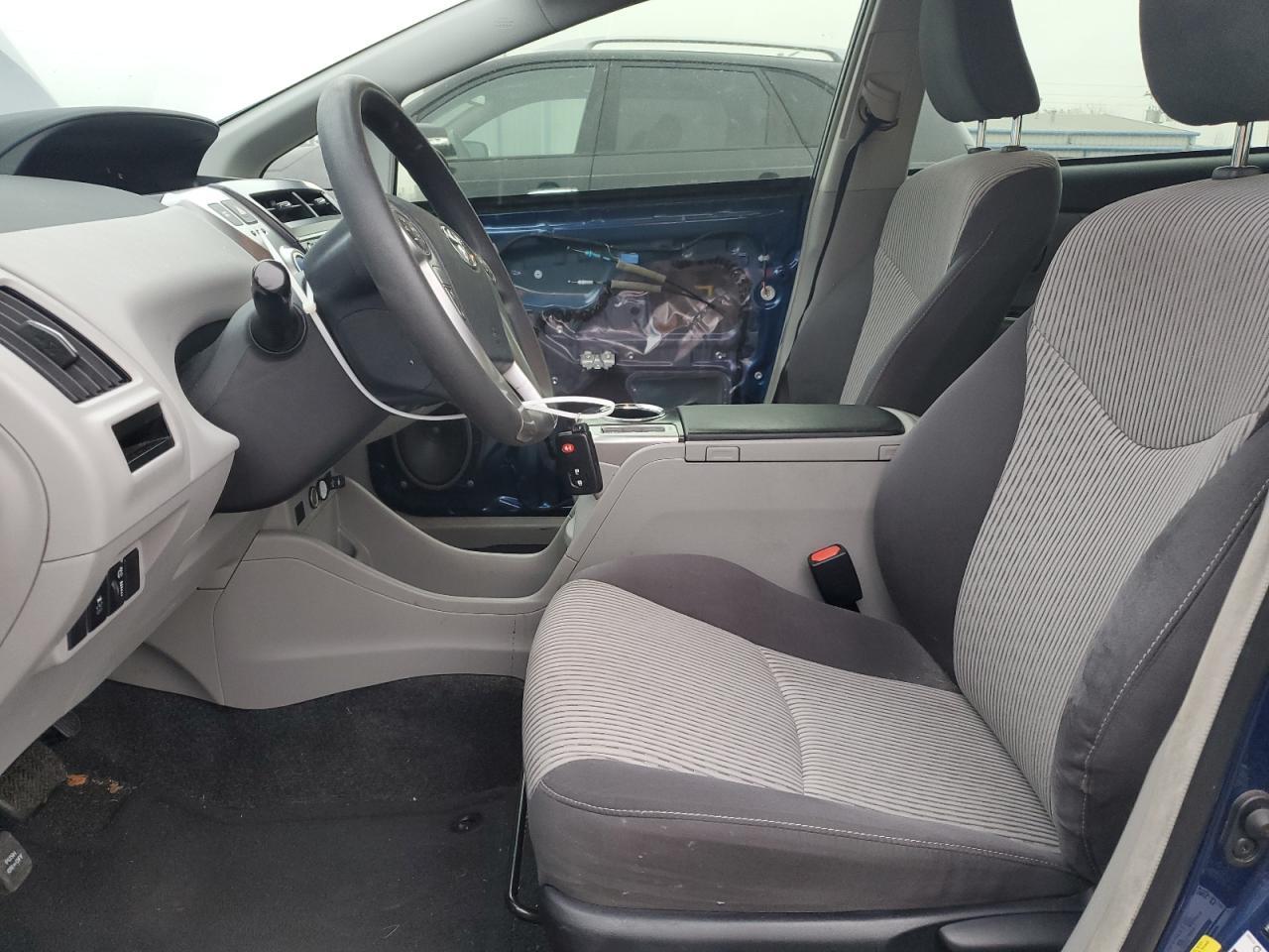 2016 TOYOTA PRIUS V - Фото 7