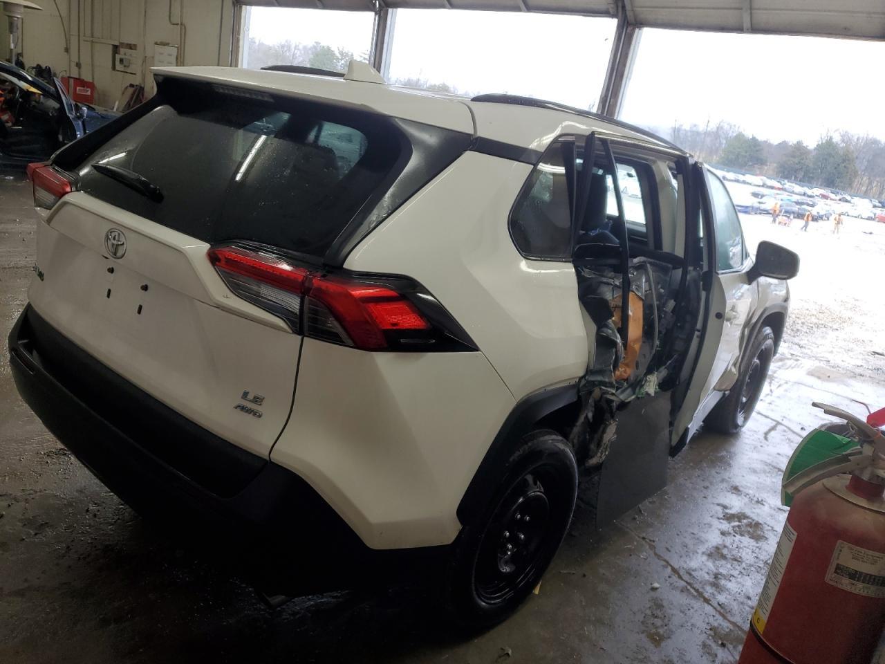 2021 TOYOTA RAV4 LE - Фото 3