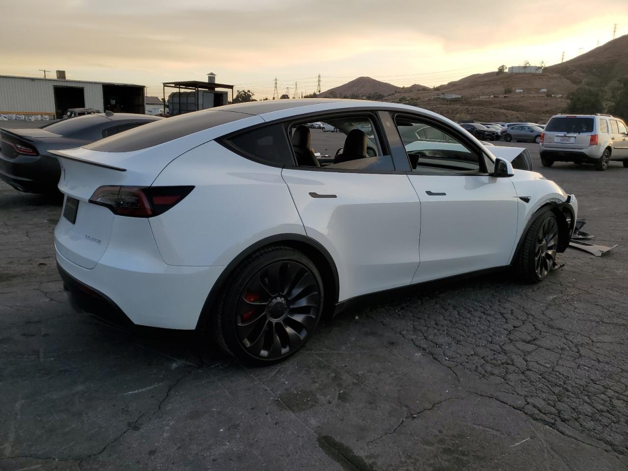 2023 TESLA MODEL Y - Фото 3