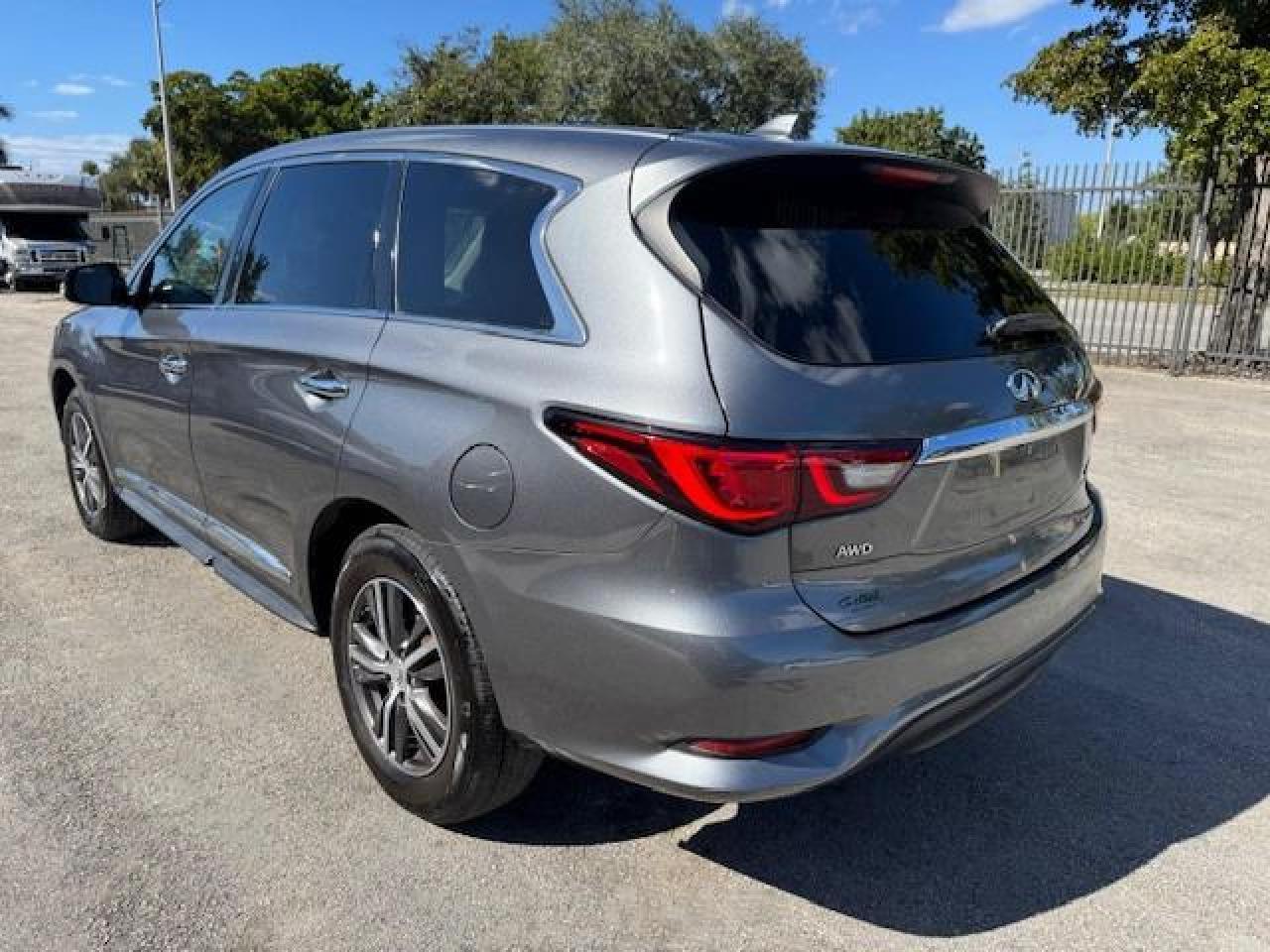 2019 INFINITI QX60 LUXE - Фото 2