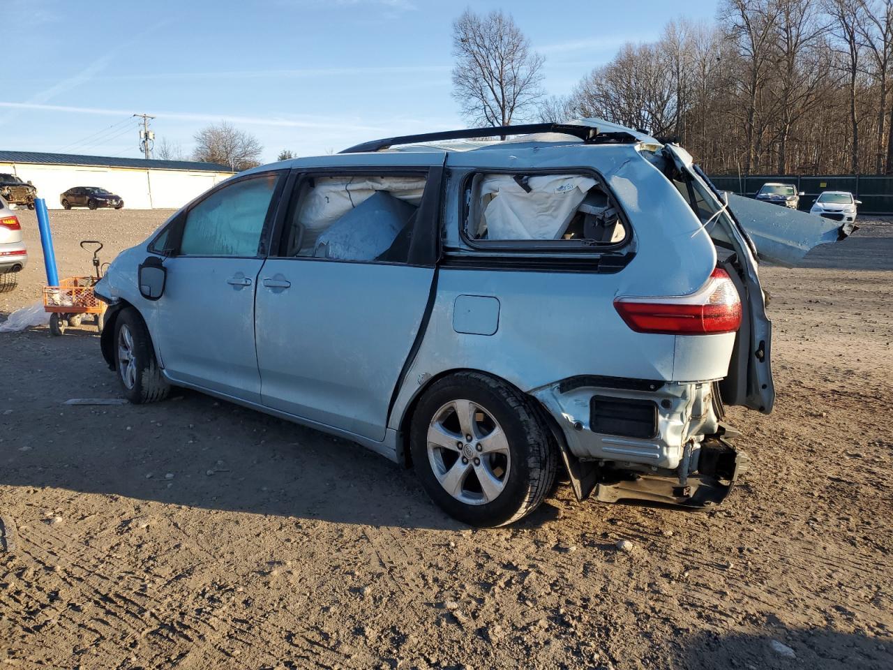2015 TOYOTA SIENNA LE - Фото 2