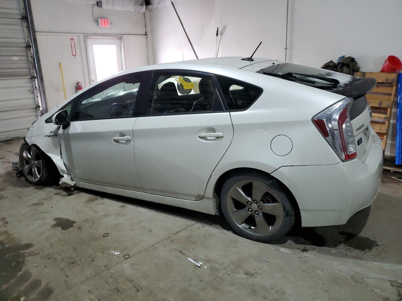 2013 TOYOTA PRIUS - Фото 2