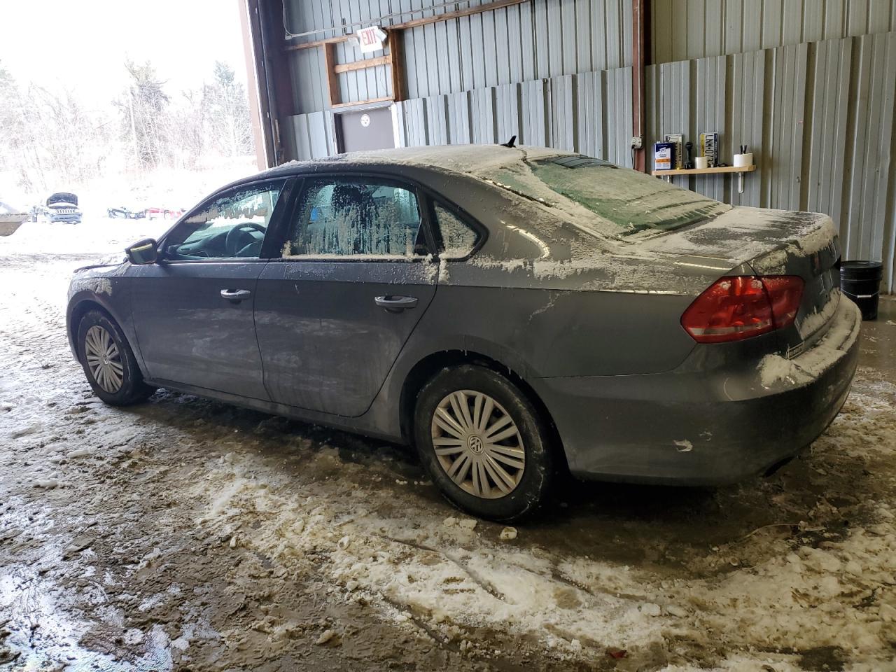 2014 VOLKSWAGEN PASSAT S - Image 2
