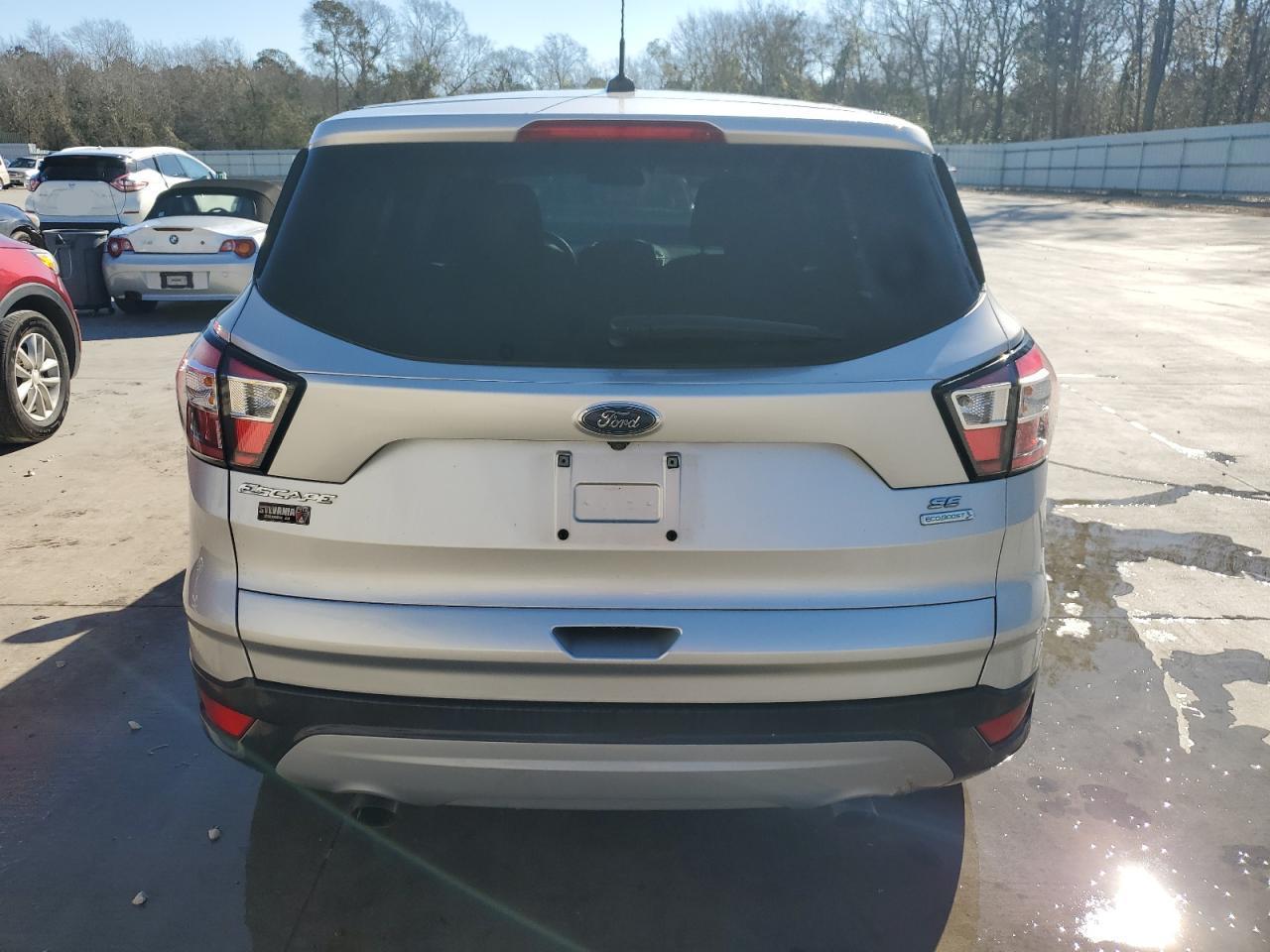 2017 FORD ESCAPE SE - Image 6