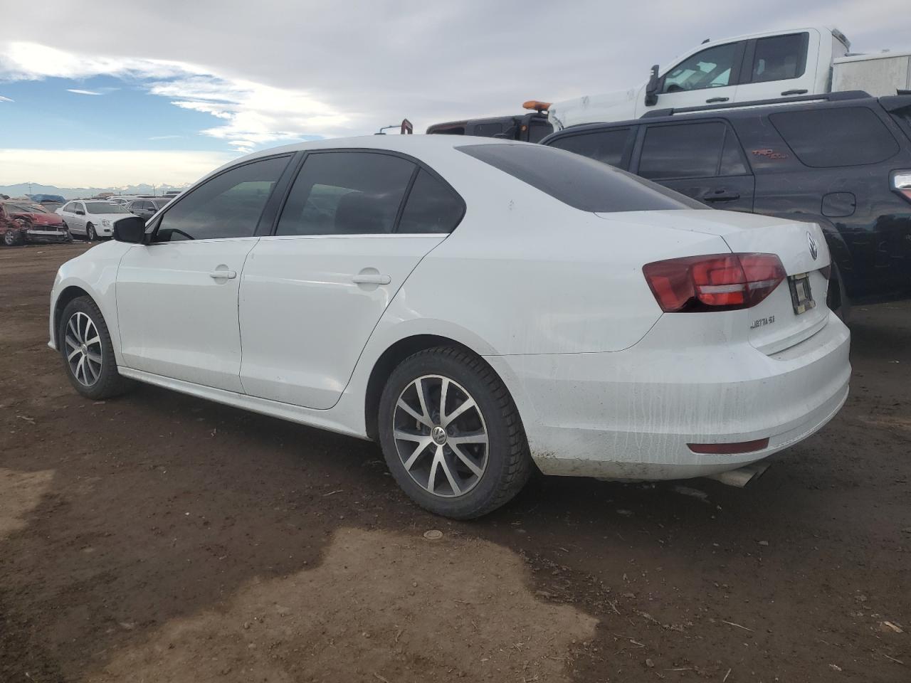 2017 VOLKSWAGEN JETTA SE - Image 2