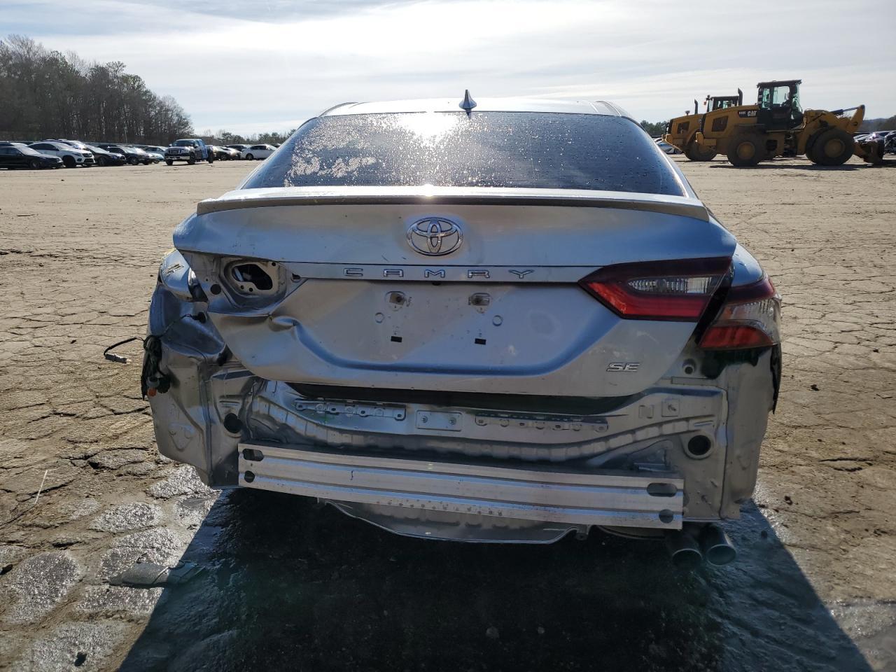 2021 TOYOTA CAMRY SE - Фото 6