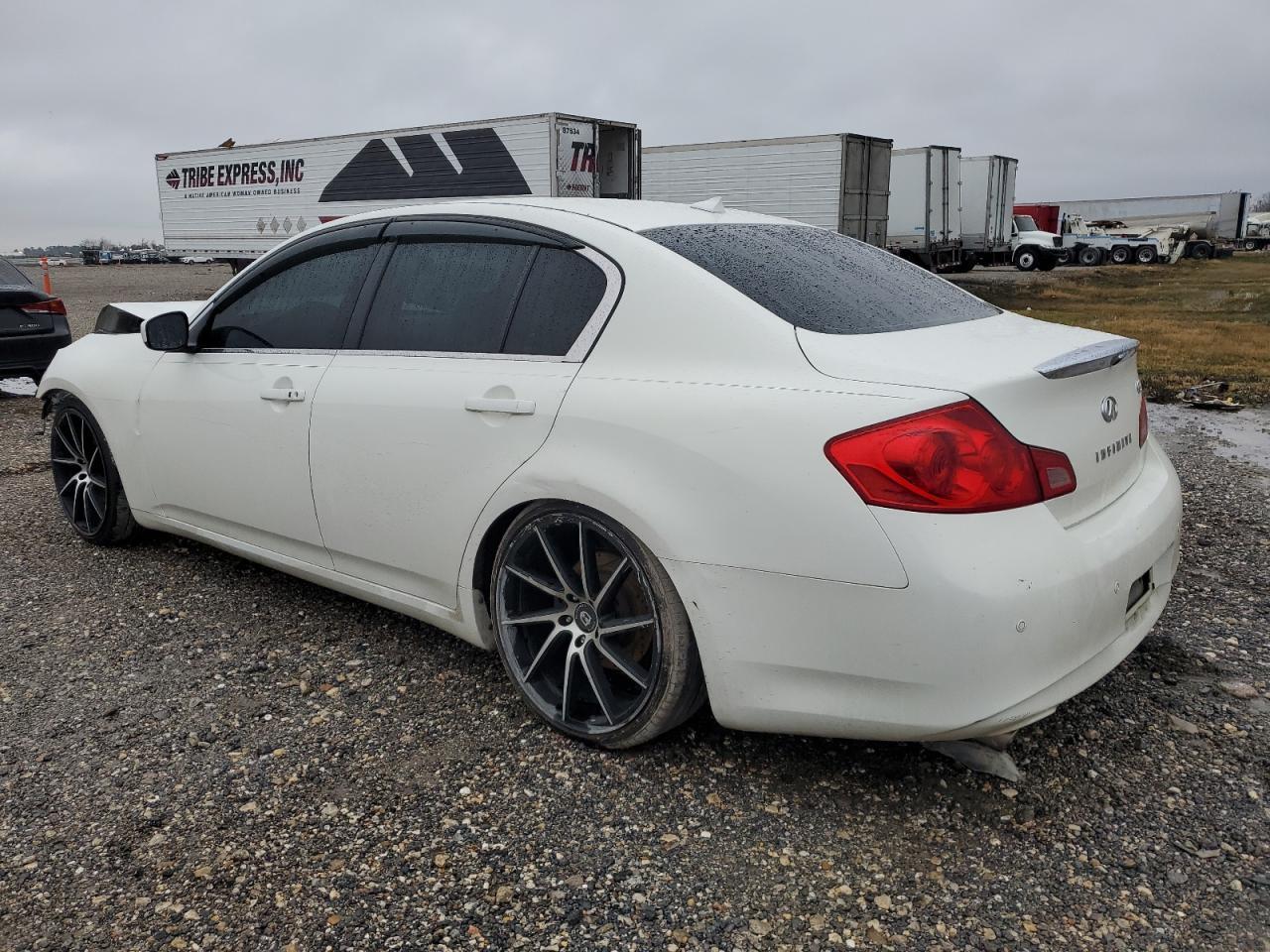 2011 INFINITI G37 BASE - Image 2