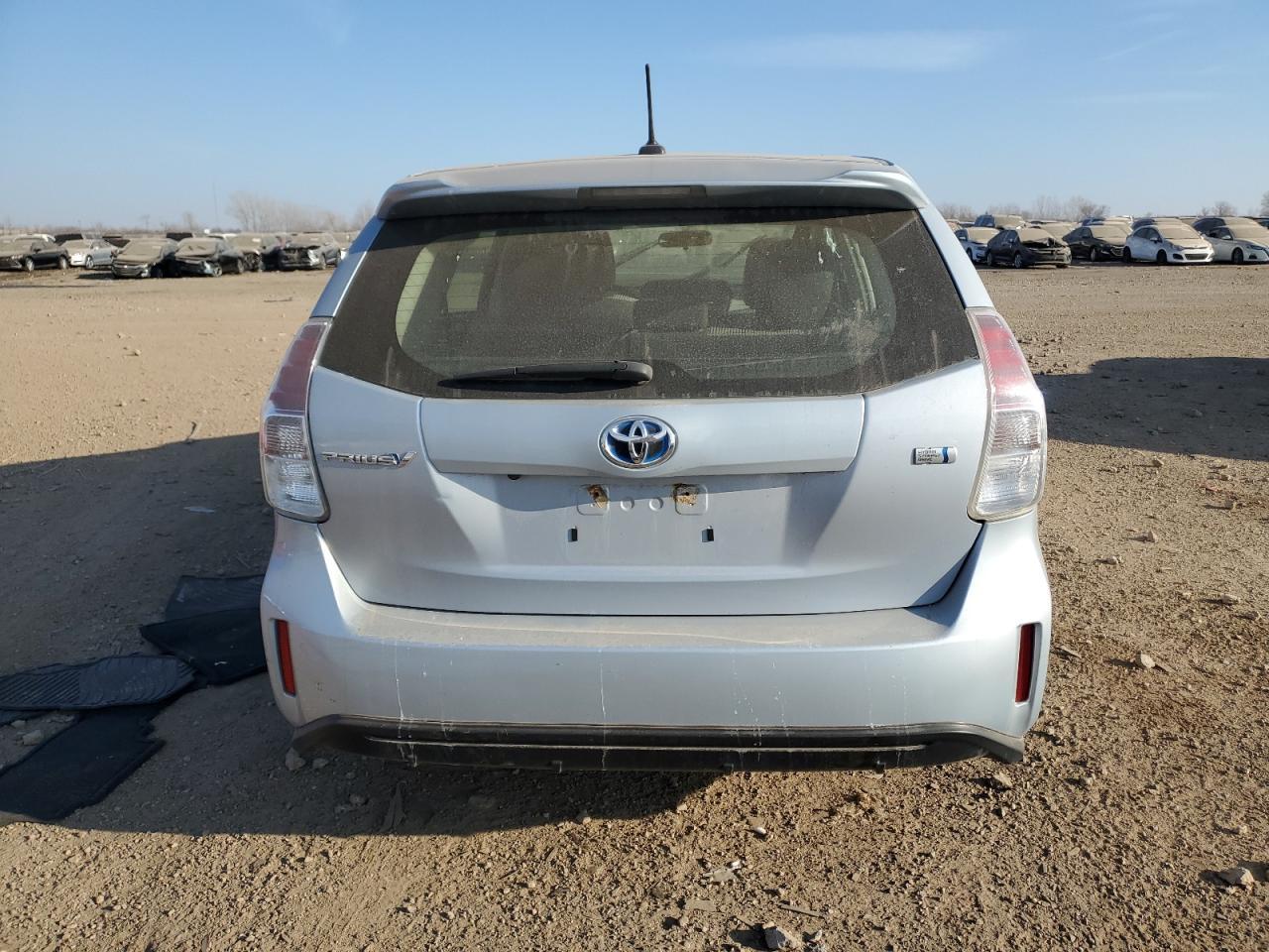 2015 TOYOTA PRIUS V - Image 6