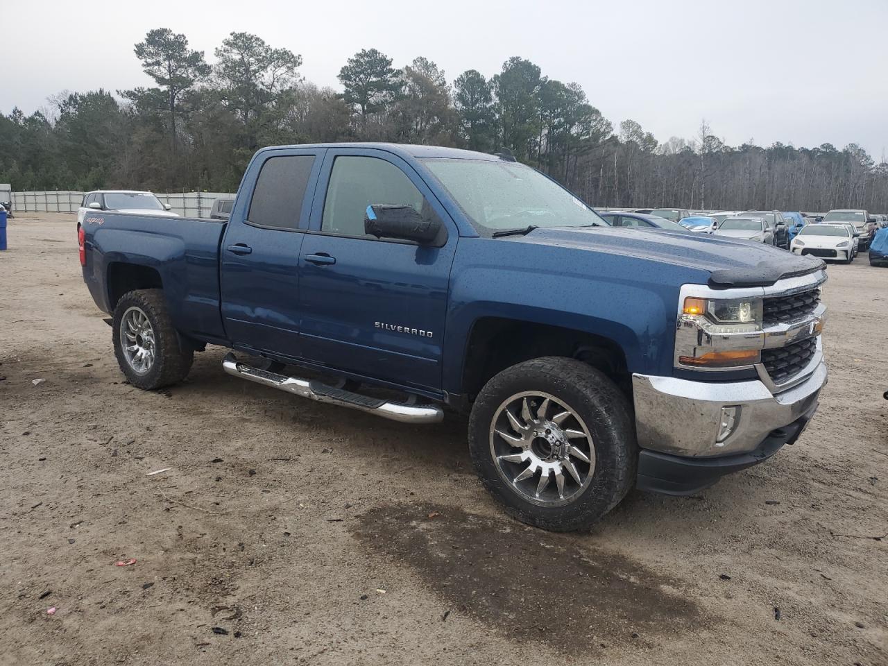 2017 CHEVROLET SILVERADO - Image 4