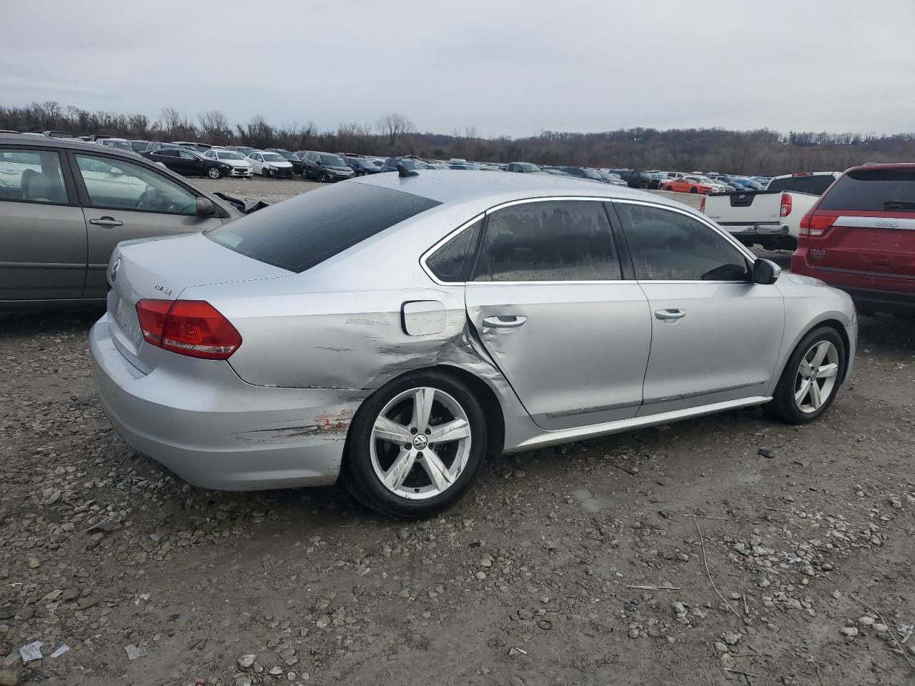 2013 VOLKSWAGEN PASSAT SE - Image 3