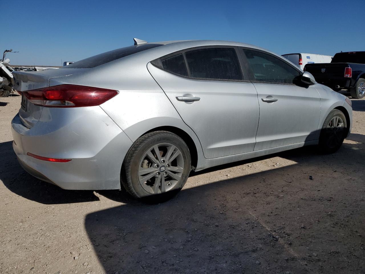 2018 HYUNDAI ELANTRA SE - Фото 3