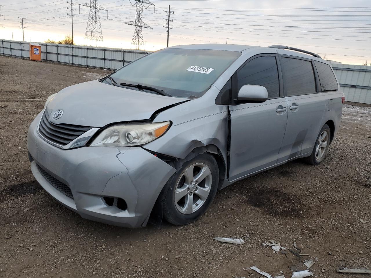 2015 TOYOTA SIENNA LE