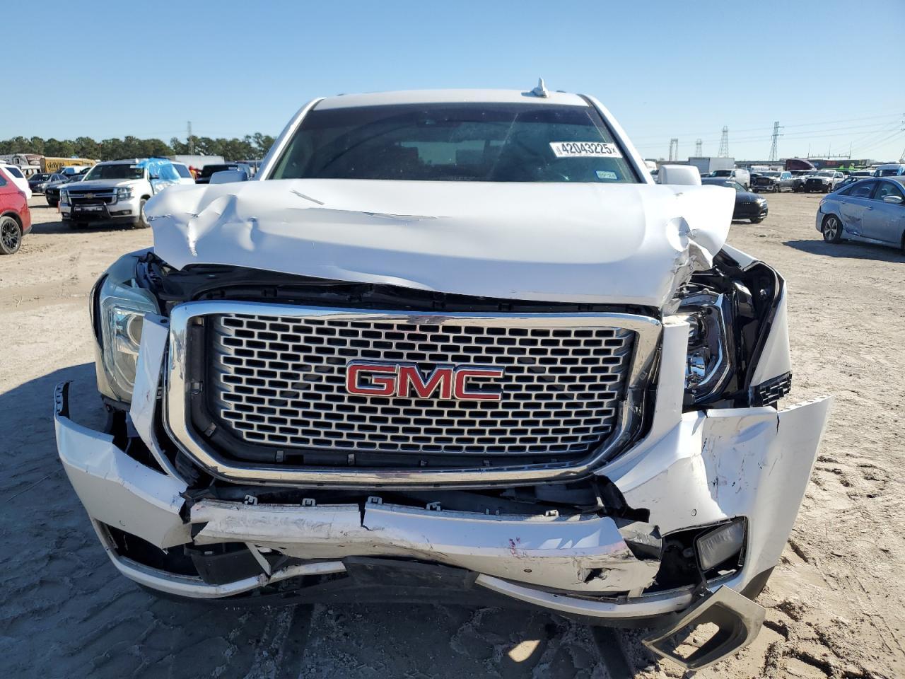 2016 GMC YUKON DENA - Фото 5