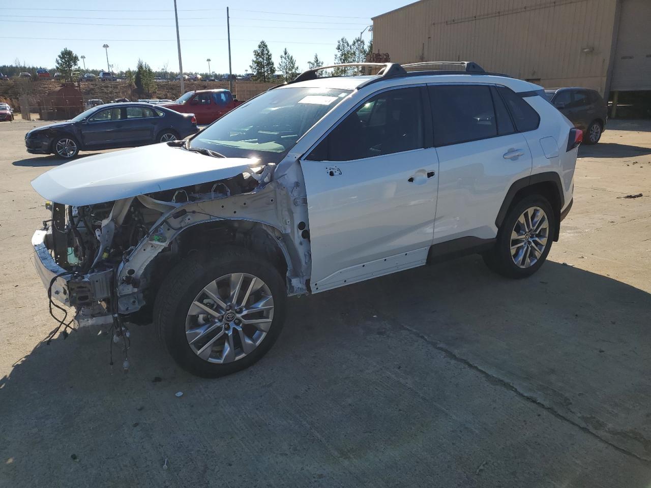 2024 TOYOTA RAV4 XLE P