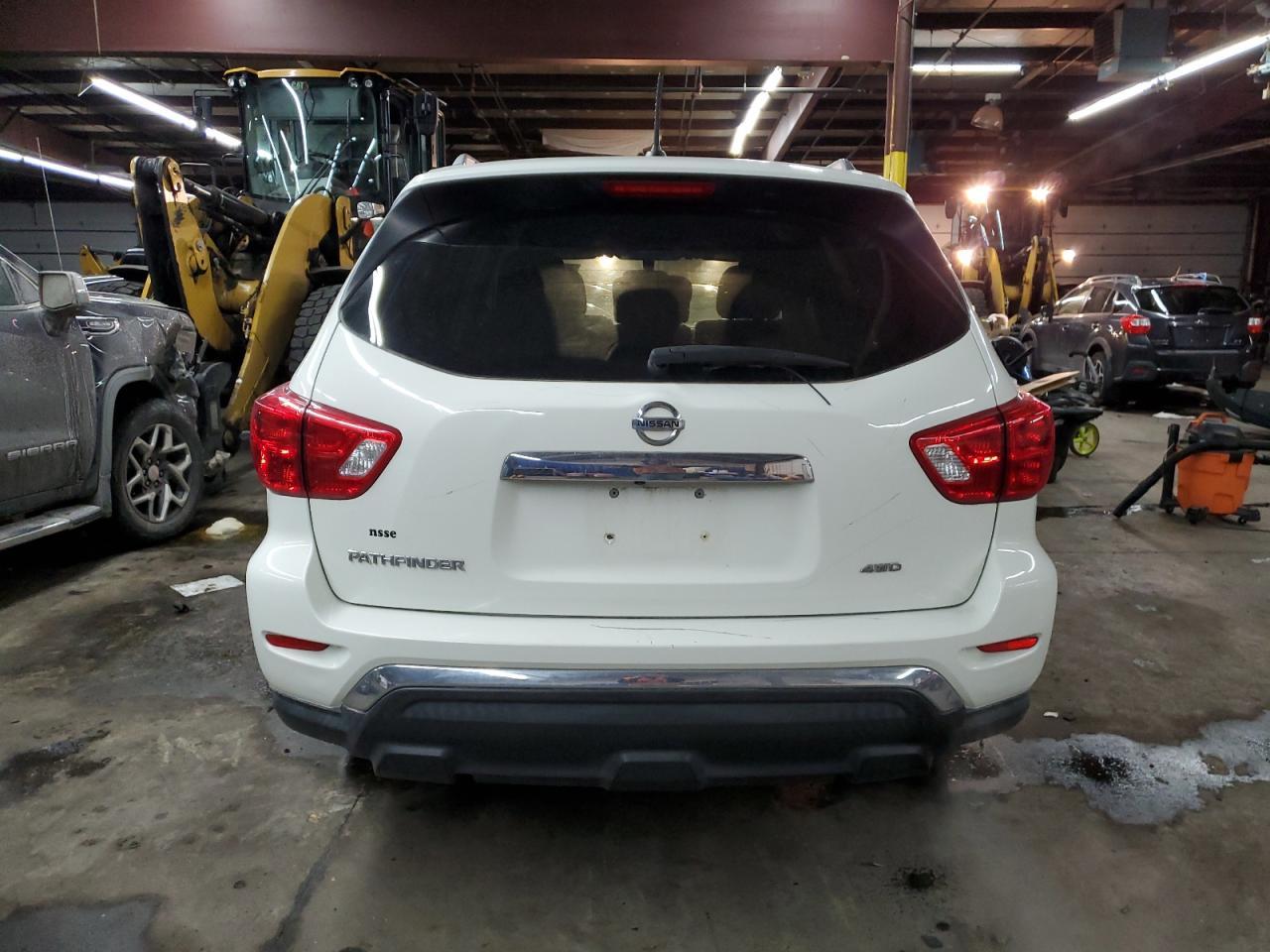 2017 NISSAN PATHFINDER - Фото 6