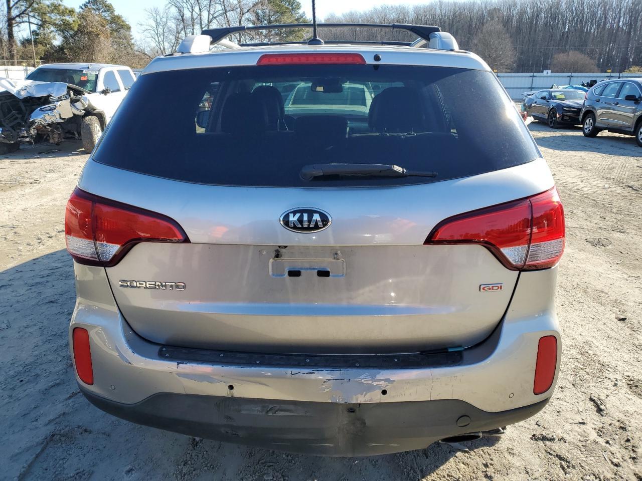 2015 KIA SORENTO LX - Image 6