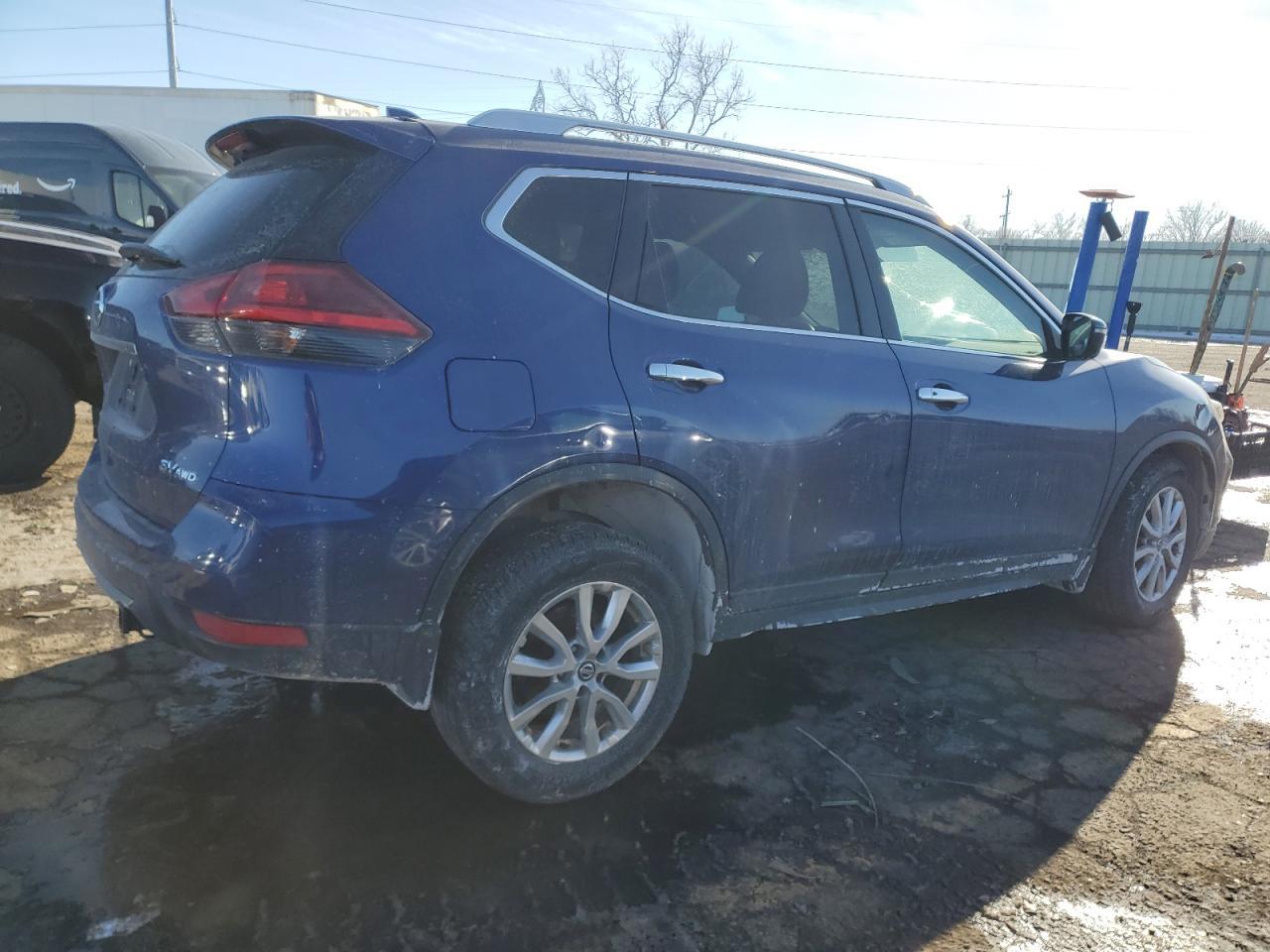 2017 NISSAN ROGUE SV - Фото 3