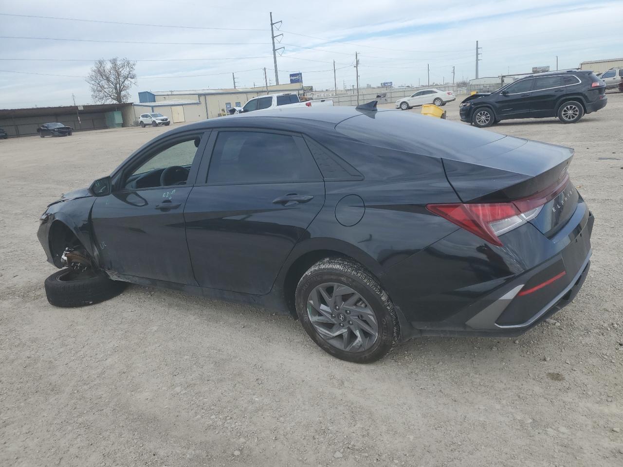 2024 HYUNDAI ELANTRA SE - Фото 2