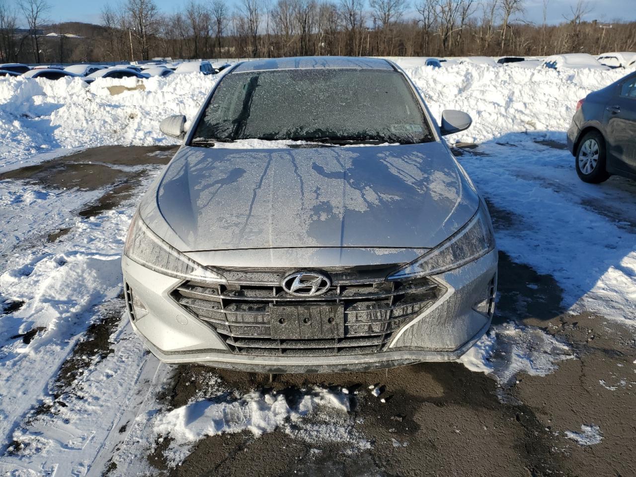 2019 HYUNDAI ELANTRA SE - Фото 5