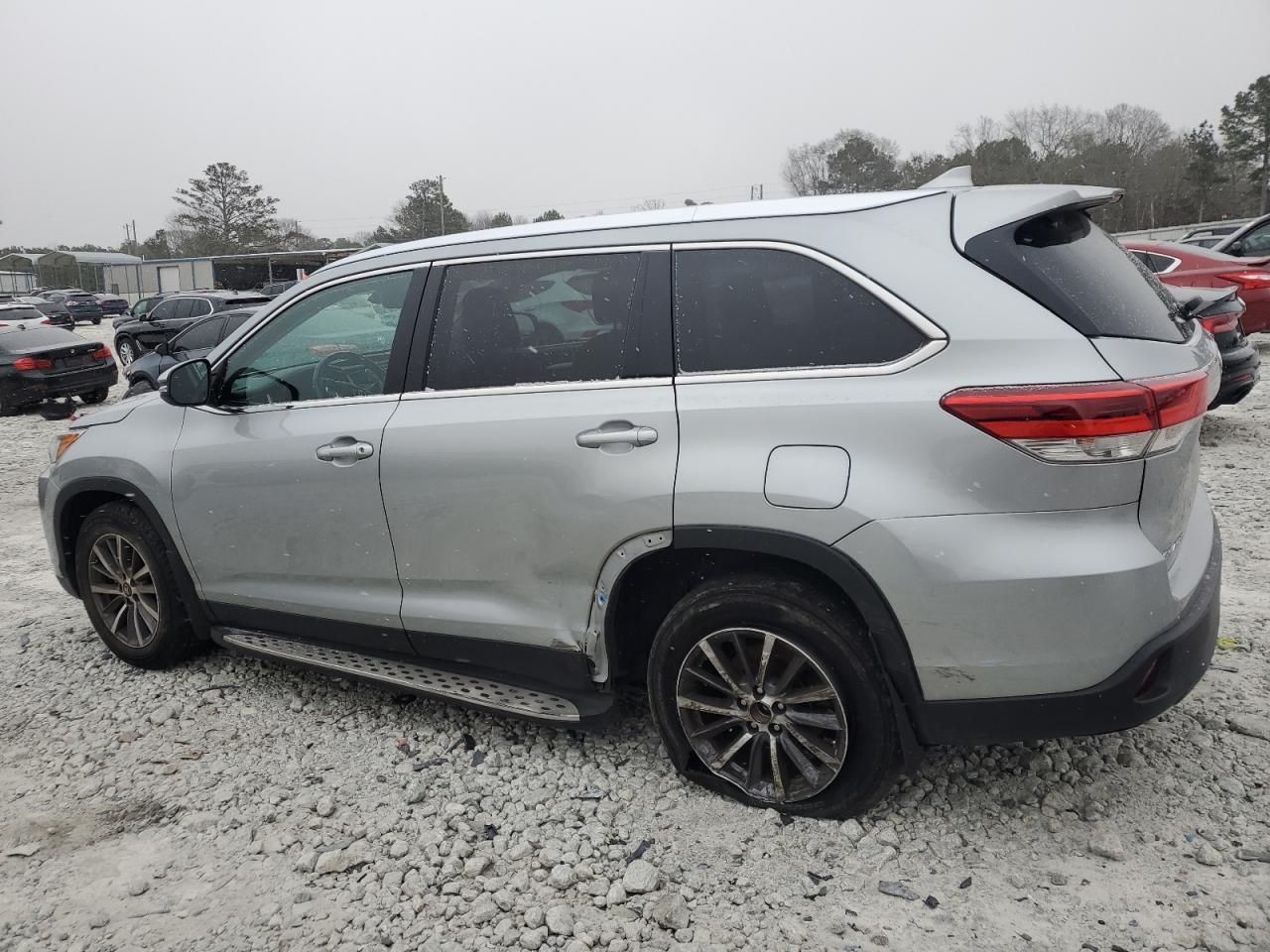 2019 TOYOTA HIGHLANDER - Image 2