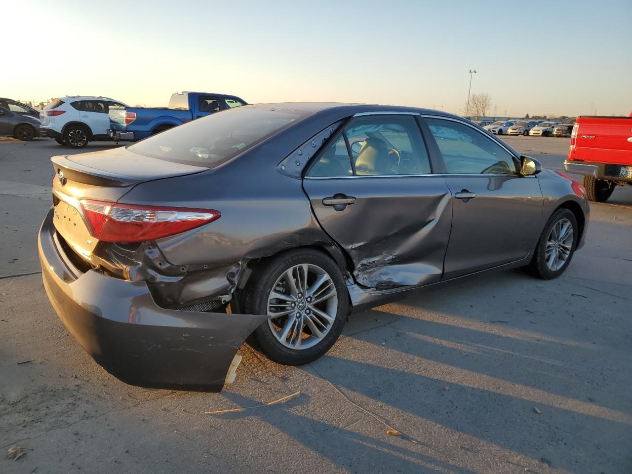 2017 TOYOTA CAMRY LE - Фото 3