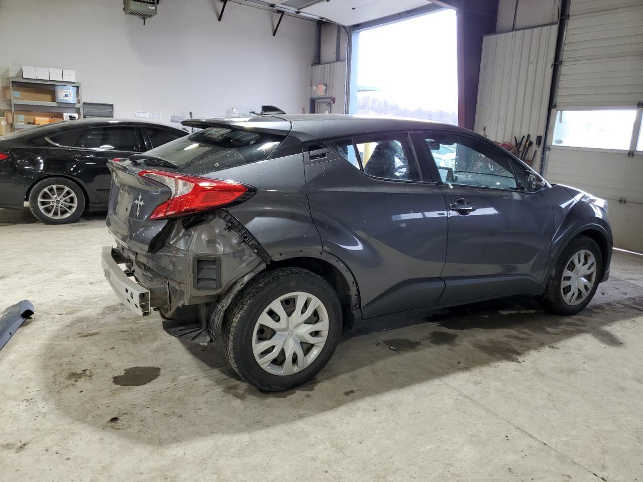 2019 TOYOTA C-HR XLE - Image 3