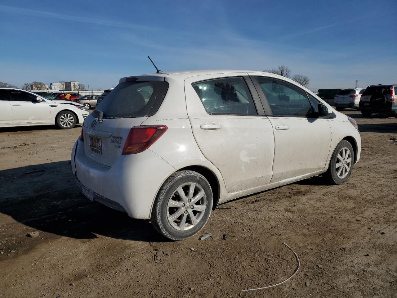2015 TOYOTA YARIS - Фото 3