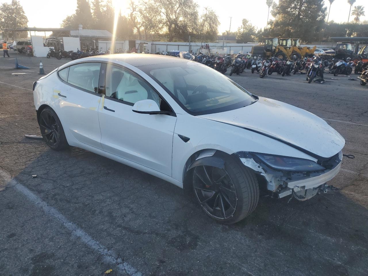 2024 TESLA MODEL 3 - Фото 4