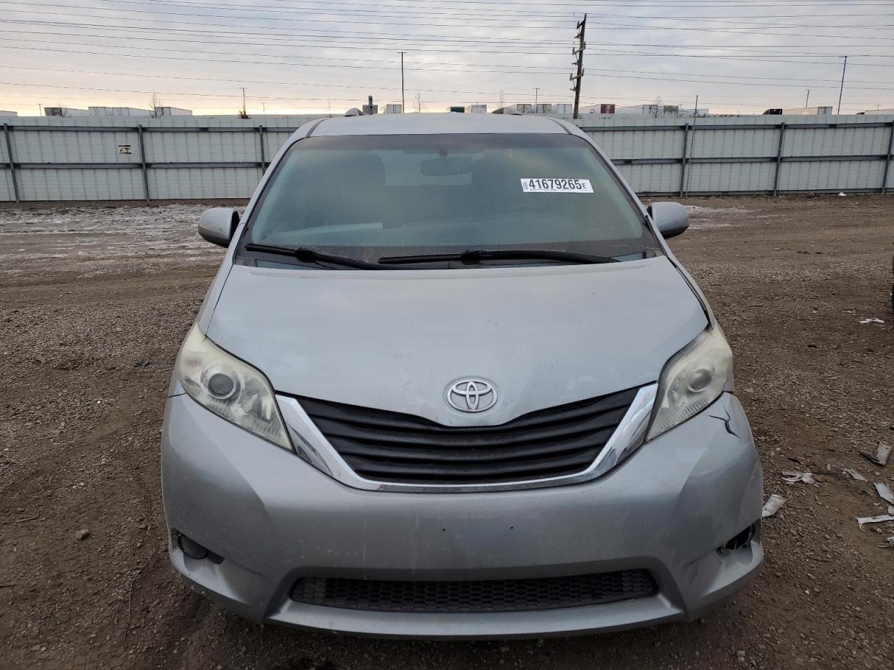 2015 TOYOTA SIENNA LE - Фото 5