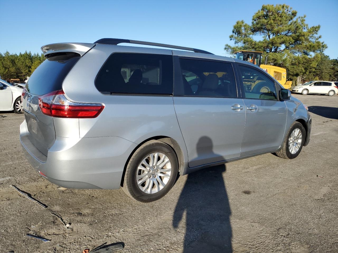 2015 TOYOTA SIENNA XLE - Фото 3
