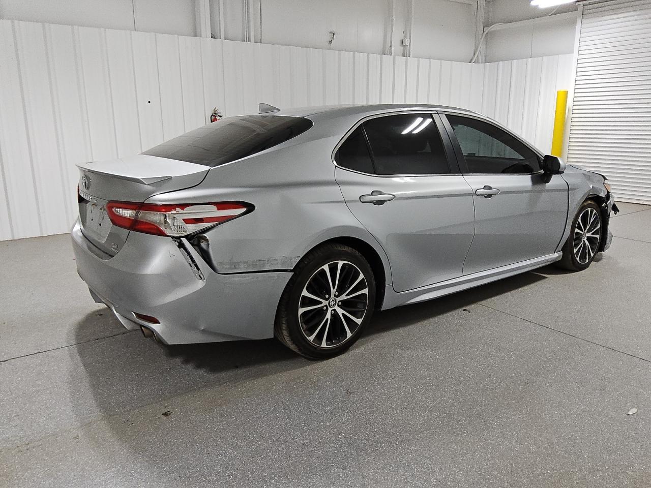 2020 TOYOTA CAMRY SE - Фото 3