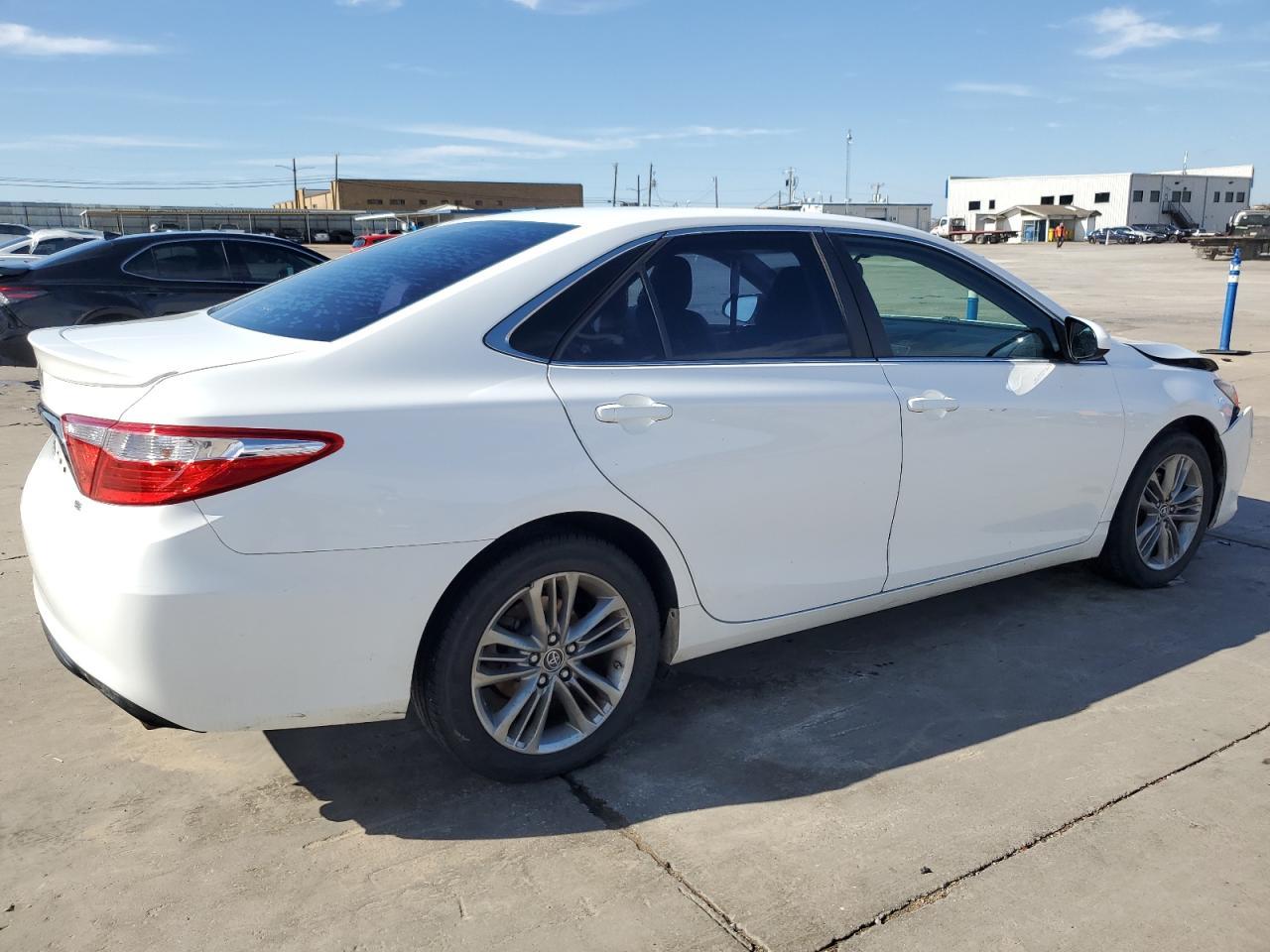 2015 TOYOTA CAMRY LE - Image 3