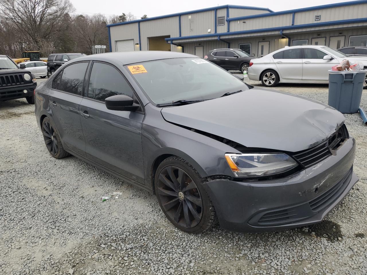 2013 VOLKSWAGEN JETTA BASE - Image 4